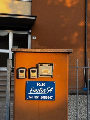 R&B Emilia Bed & Breakfast Cadeo Exterior photo